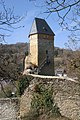 Fünfeckiger Bergfried von Burg Frauenstein, Dach u. Treppe zum Hocheingang rekonstruiert, Hessen