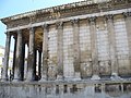 Maison Caree-Dieser römische Podiumstempel 1.Jh. n.Chr.ist der besterhaltenste noch vorhandene römische Tempel. Grundfläche 26 x 15 m.