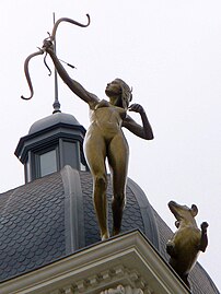 Diana Cazadora, escultura en la azotea del Hotel Hyatt Centric Gran Vía Madrid, en Gran Vía 31