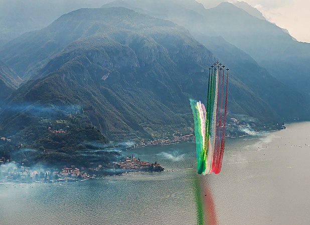 VARENNA - le Frecce tricolori Autore: Achille Ballerini