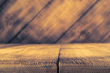 Piso de madera de tablón oscuro y fondo de perspectiva de textura de pared.