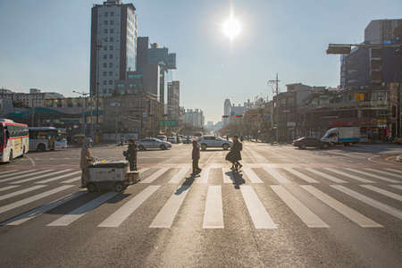 Paisaje urbano de Seúl, Corea. arquitectura moderna en un día soleado. 084