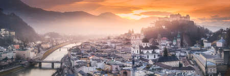 Vista panorámica de Salzburgo en la mañana de invierno Foto de archivo