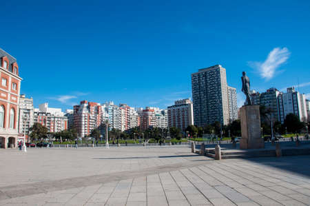 Mar del Plata en el océano Atlántico, Argentina.