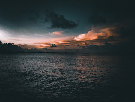 cielo perfecto y agua del océano