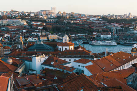 Ver el centro de la ciudad vieja de Oporto, Portugal. Foto de archivo