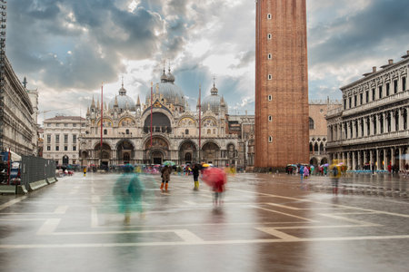 Piazza San Marco a Venezia in caso di maltempo e alta marea Venezia Italia