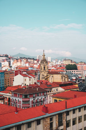 Vista de la ciudad desde la ciudad de bilbao país vasco destinos de viaje de españa