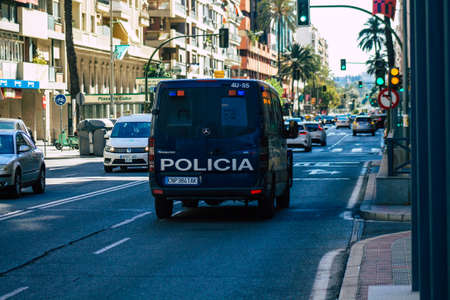 Sevilla España 02 de julio de 2021 Coche de policía patrullando las calles de Sevilla, ciudad emblemática y capital de la región de Andalucía, en el sur de España