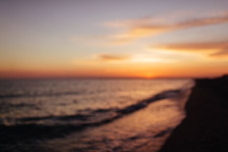 Desenfoque de fondo abstracto de la playa al atardecer.