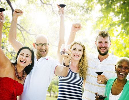 Diverse Gente Almuerzo Aire libre concepto de alimentación