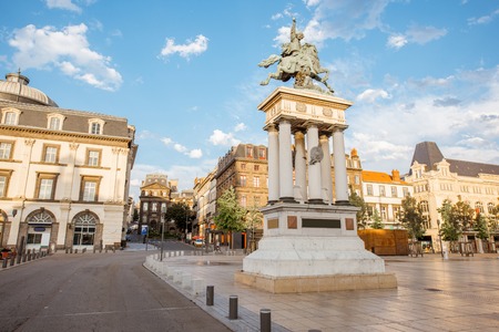 Clermont-Ferrand ciudad en Francia - 85547204