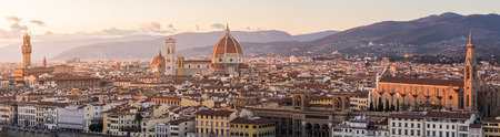 Panorama Tramonto al Duomo Veduta di Firenze dopo il tramonto da Piazzale Michelangelo, Firenze, Italia