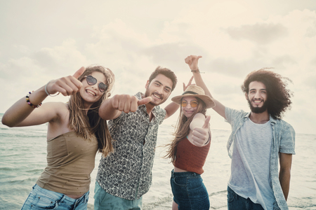 Concepto de gente de mar de vacaciones de verano de playa