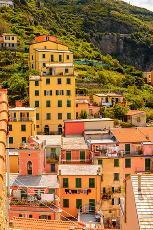 Panorama di Riomaggiore (Rimazuu), un villaggio in provincia di La Spezia, Liguria, Italia.