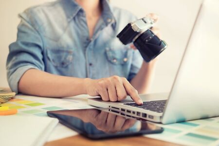 Photography ideas creative occupation design studio concept female photographer sitting on the desk with laptop