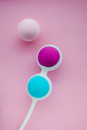 Color kegel balls