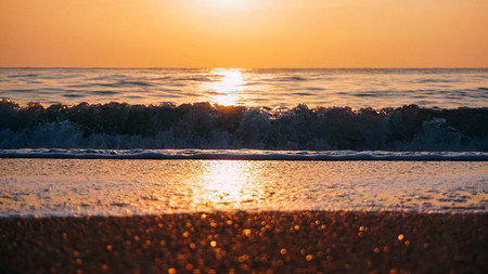 puesta de sol y playa