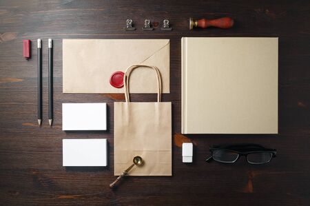 Blank kraft stationery set on wooden background branding identity mock up flat lay Stock Photo