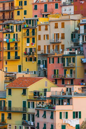 Manarola nelle Cinque Terre - Italia - sfondo di architettura