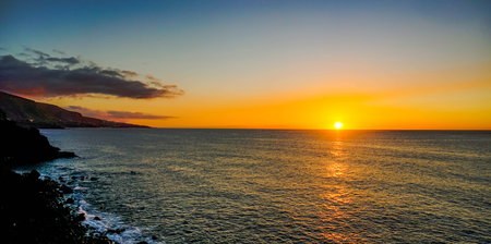 Puesta de sol en el horizonte del océano Foto de archivo