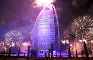 迪拜帆船酒店举办落成15周年焰火庆典