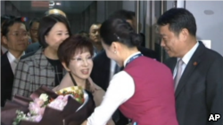 中国国民党主席洪秀柱抵达江苏省南京禄口机场