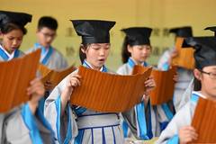 Students recite classics to greet new semester in E China's Anhui