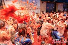 La Tomatina: World's messiest food fight with tomatoes kicks off in Spain