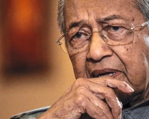 Court dismisses Mahathir&#039;s bid to remain Bersatu member