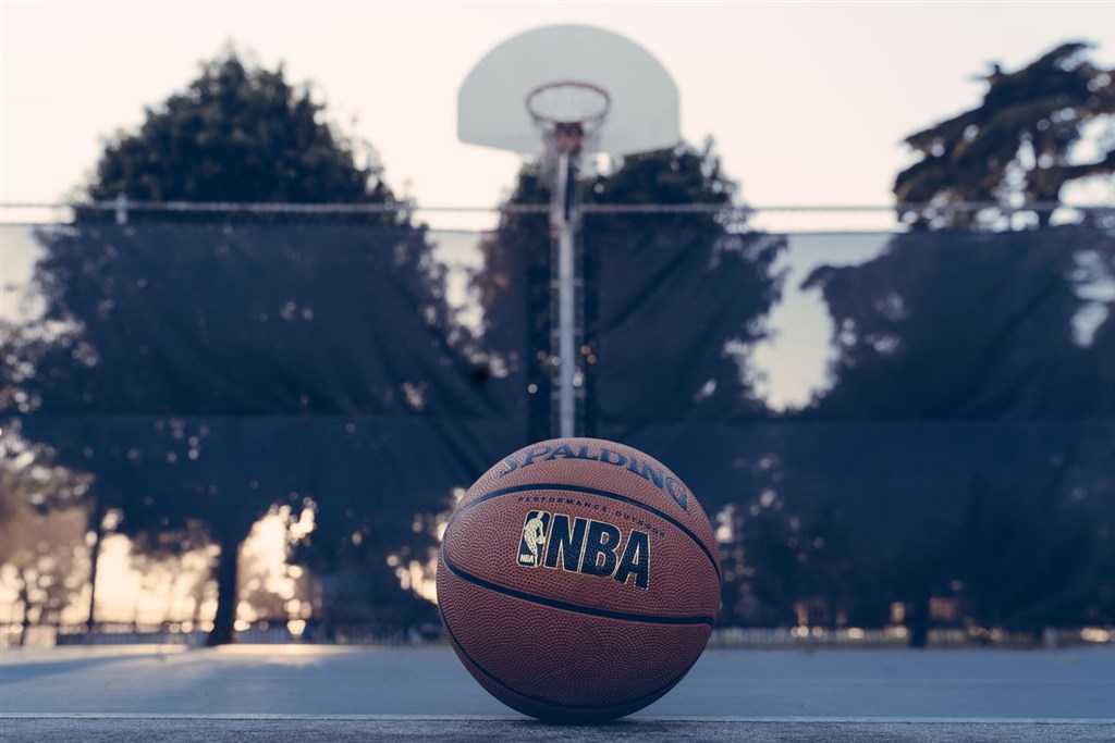 美國職籃NBA聯盟和球員工會26日宣布，16日針對302人進行檢測，發現有16名球員對2019冠狀病毒疾病呈陽性反應。（示意圖／圖取自Unsplash圖庫）