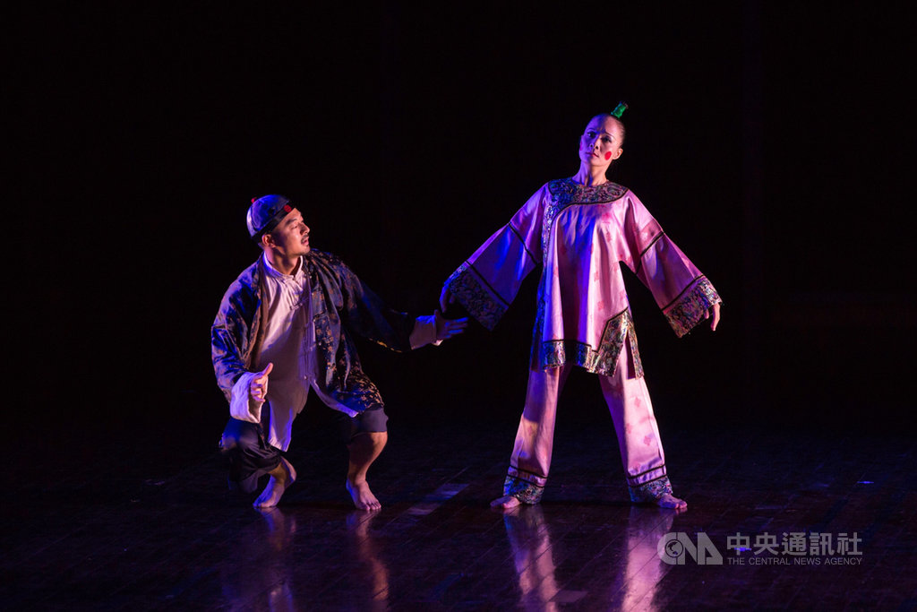 舞蹈家蔡瑞月舞作「傀儡上陣」，描繪蔡瑞月3年白色恐怖入獄期間的心路歷程。（蔡瑞月文化基金會提供）中央社記者趙靜瑜傳真　109年6月27日