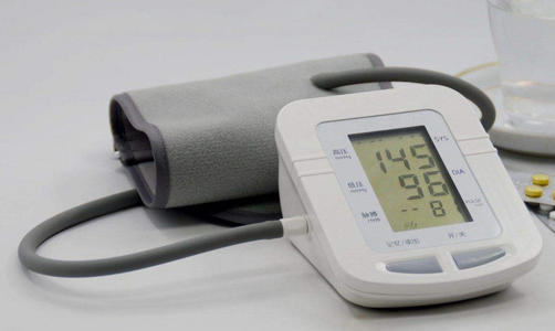 如何选择适合的血压计？