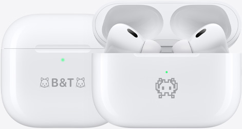 Três Caixas de carregamento MagSafe gravadas com emojis: um gato, o sinal “Amo-te” em linguagem gestual americana e uma cara sorridente.