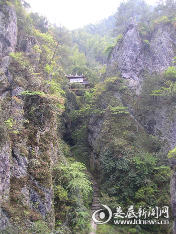 中峒梅山寺