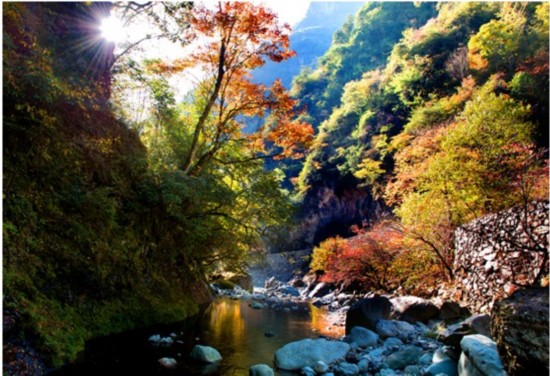 大巴山燕河景色