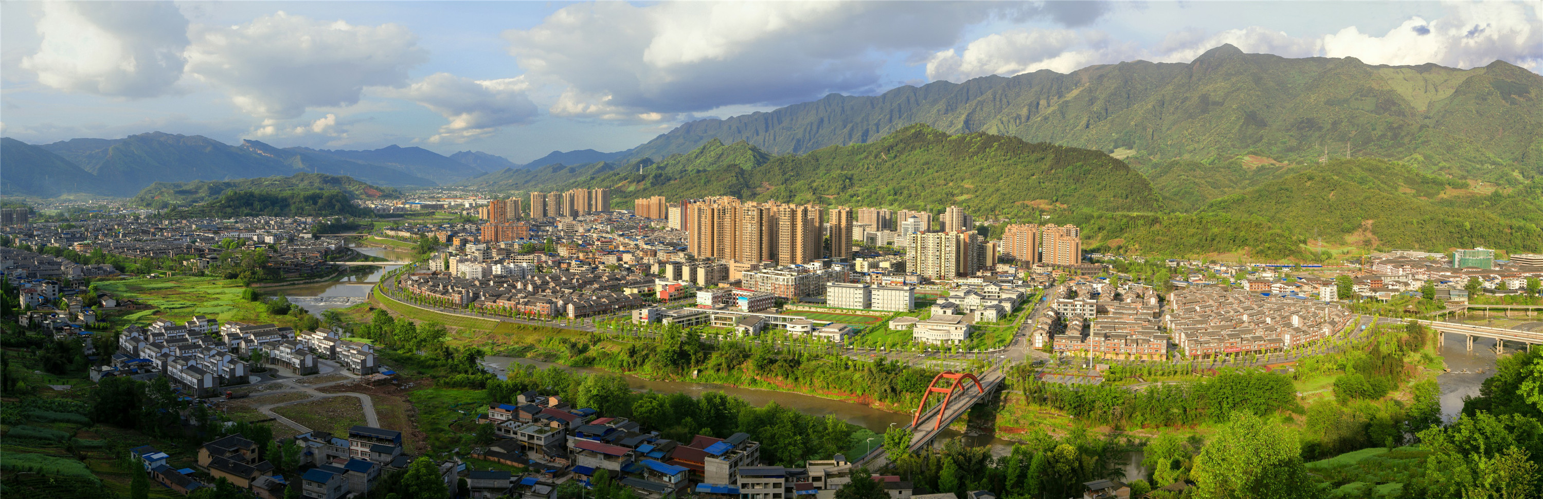 蘆山縣城全景