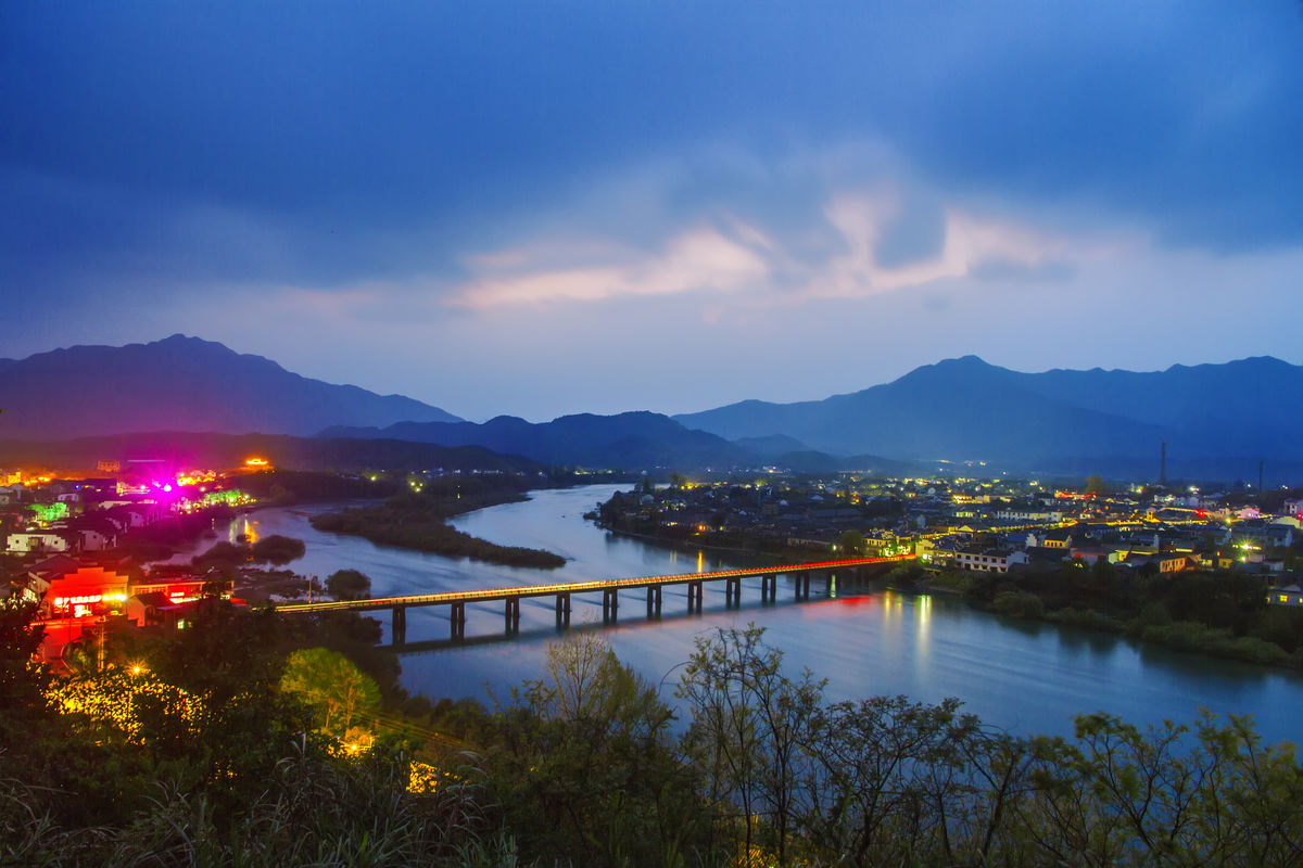 桃花潭夜景