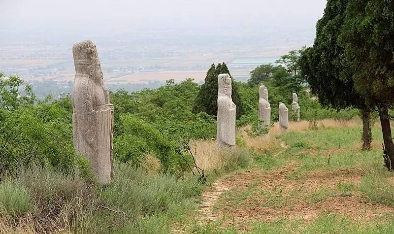 崇陵前的神道遺址