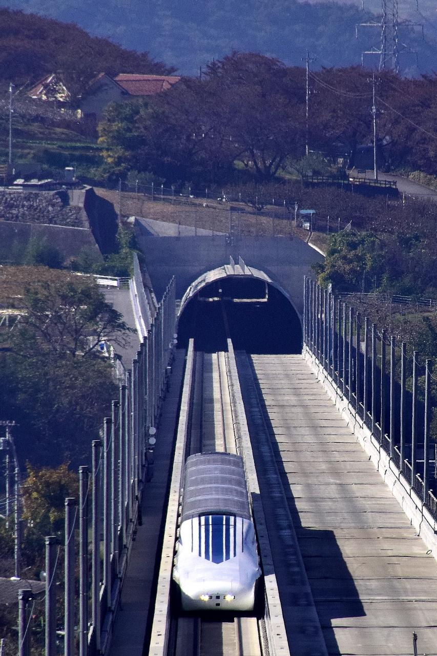 日本新幹線，磁懸浮列車