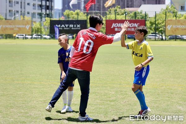 ▲▼福爾摩沙國際7人制足球賽高雄開踢。（圖／記者賴文萱翻攝）