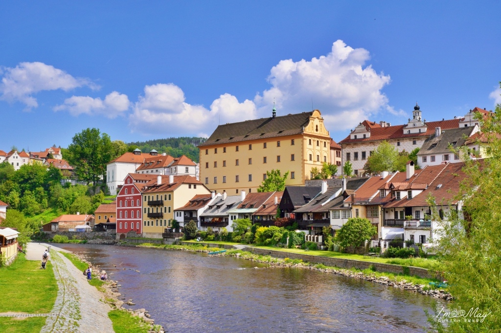 捷克、庫倫洛夫 | 漫步童話故事小鎮Český Krumlov、登上城堡感受日與夜的魅力 | 俯瞰CK小鎮的絕佳攝影角度、夜景拍攝攻略 (附地圖位置座標、圖多) @偽日本人May．食遊玩樂