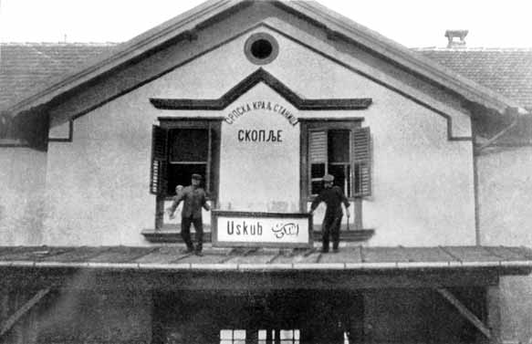 Les tropes sèrbies van supervisar el canvi de nom de la ciutat de "Üsküb" a "Skoplje" després de l'annexió de Vardar Macedònia per part de Sèrbia el 1912