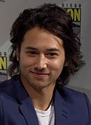 Jesse Rath jwe kòm Brainiac 5