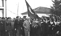 İsmet İnönü avec le drapeau turc à Hatay