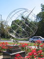 Monument rond de 17 graden longitudinaal