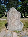 Rechter Runenstein auf dem Weg zu Schloss Gripsholm
