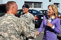 Nakipagpulong kay Biden kasama ang mga opisyal ng New York Army National Guard noong 2009