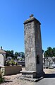 La lanterne des morts du cimetière.