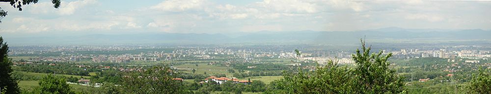 Panorama vido de la valo en kiu situas la urbo